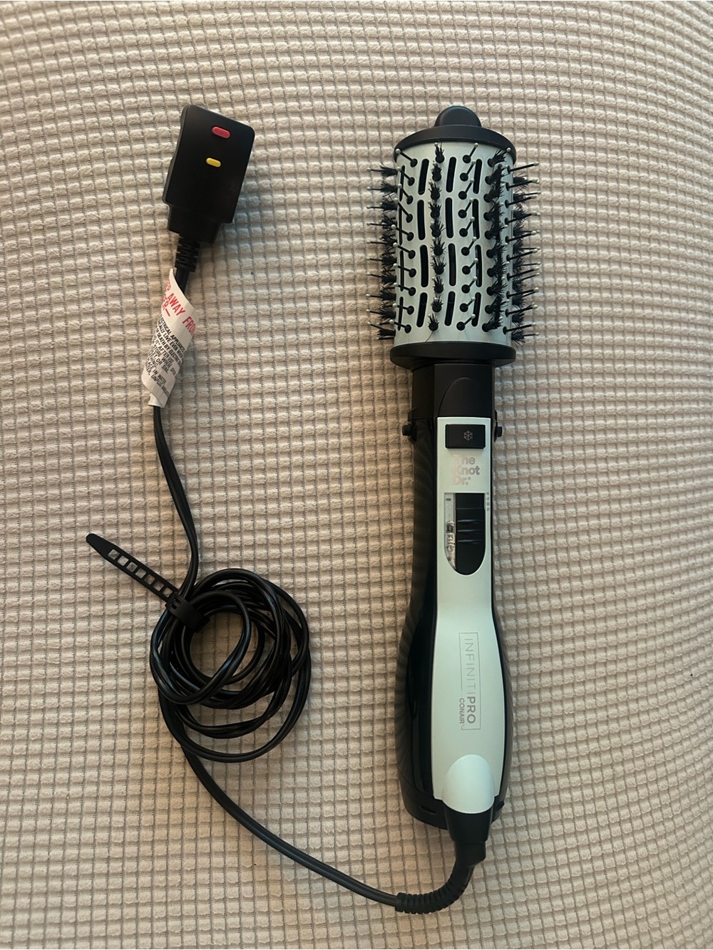 LIKE NEW Conair InfinitiPro The Knot Dr. All-in-One Medium Oval Hot Air Brush